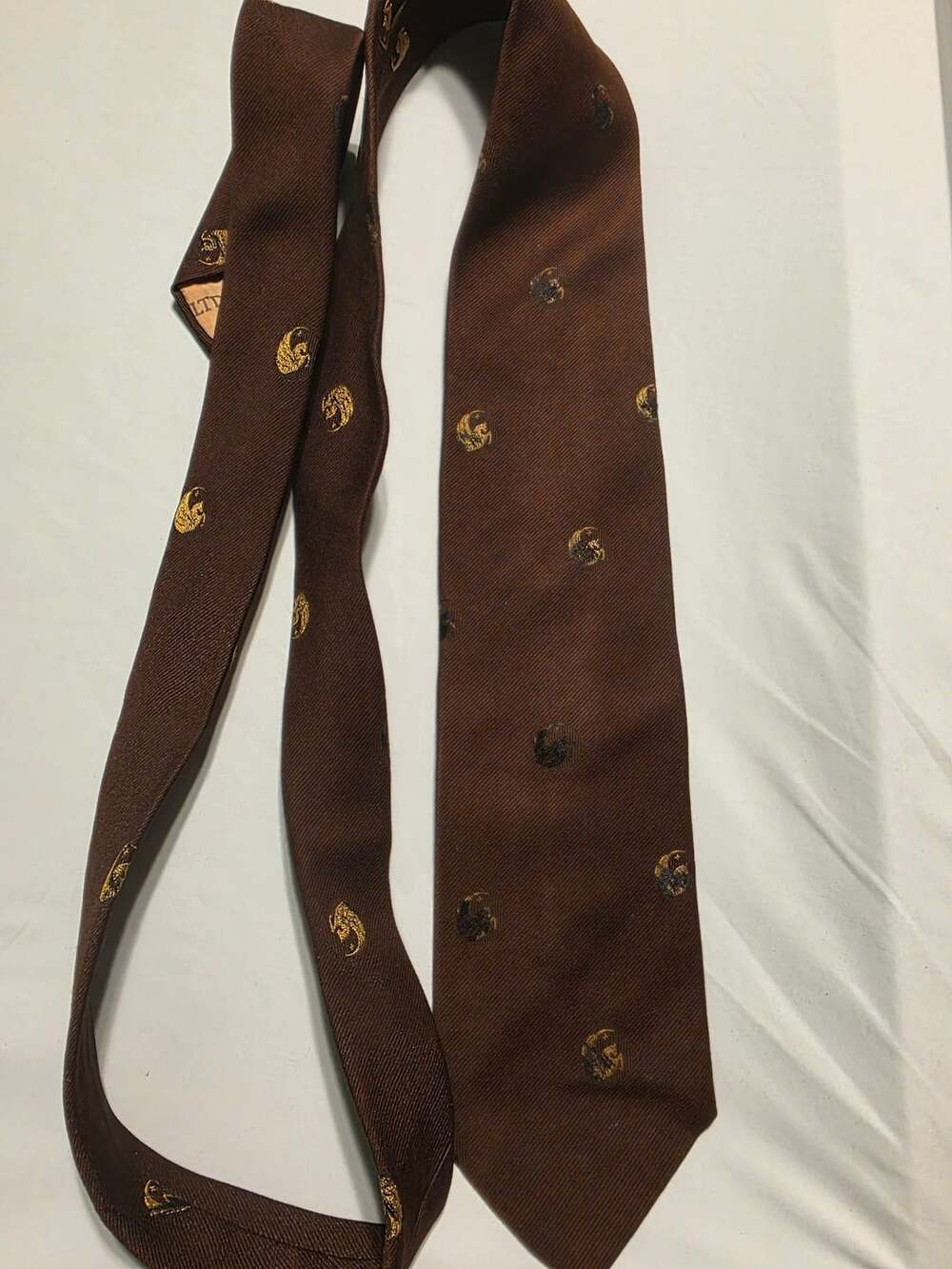 Wm Chelsea Ltd Vintage Brown Silk Tie Gold Pegasus Motif Scarsdale